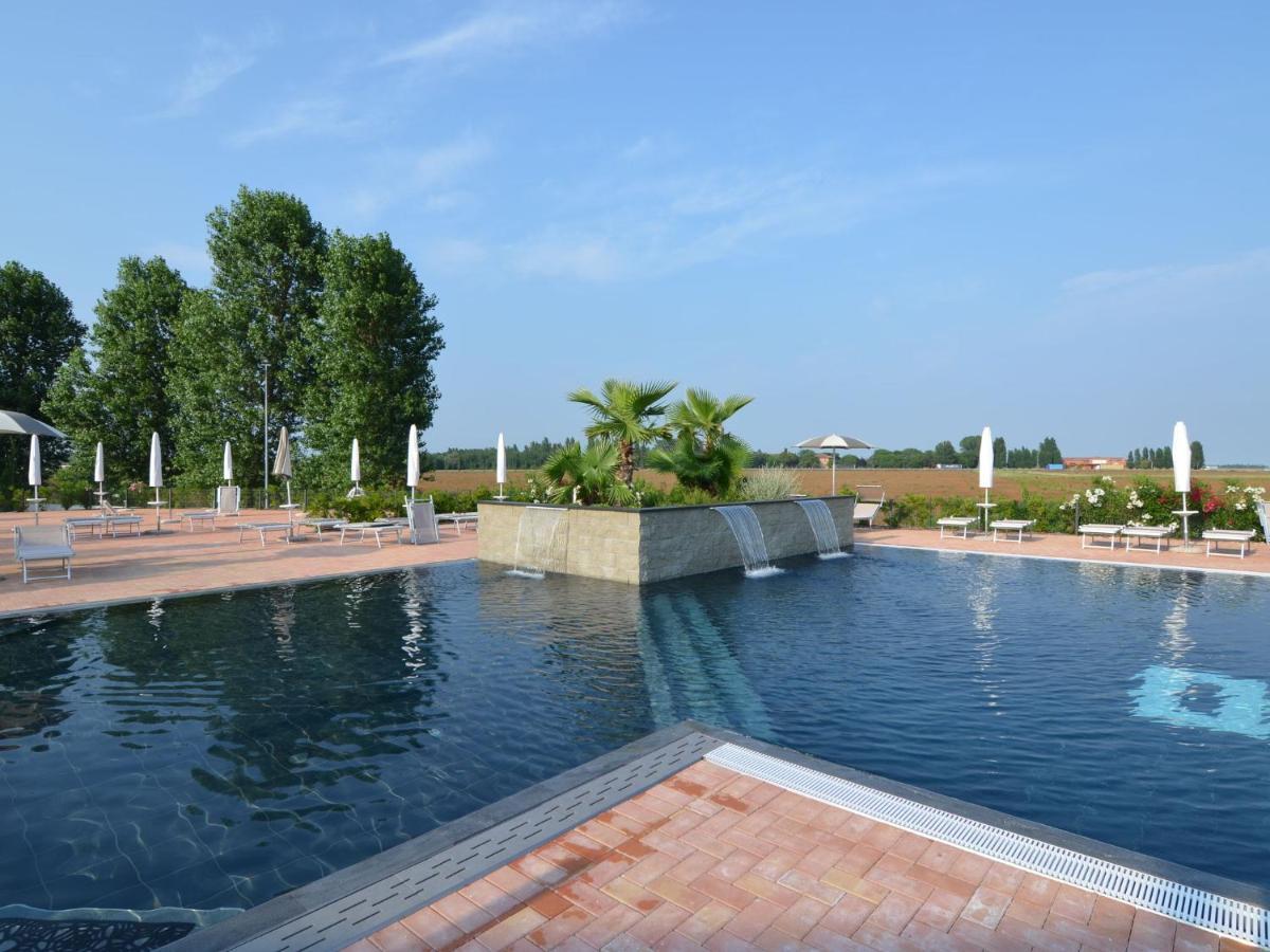 Characteristic Apartment In Codigoro With Pool المظهر الخارجي الصورة