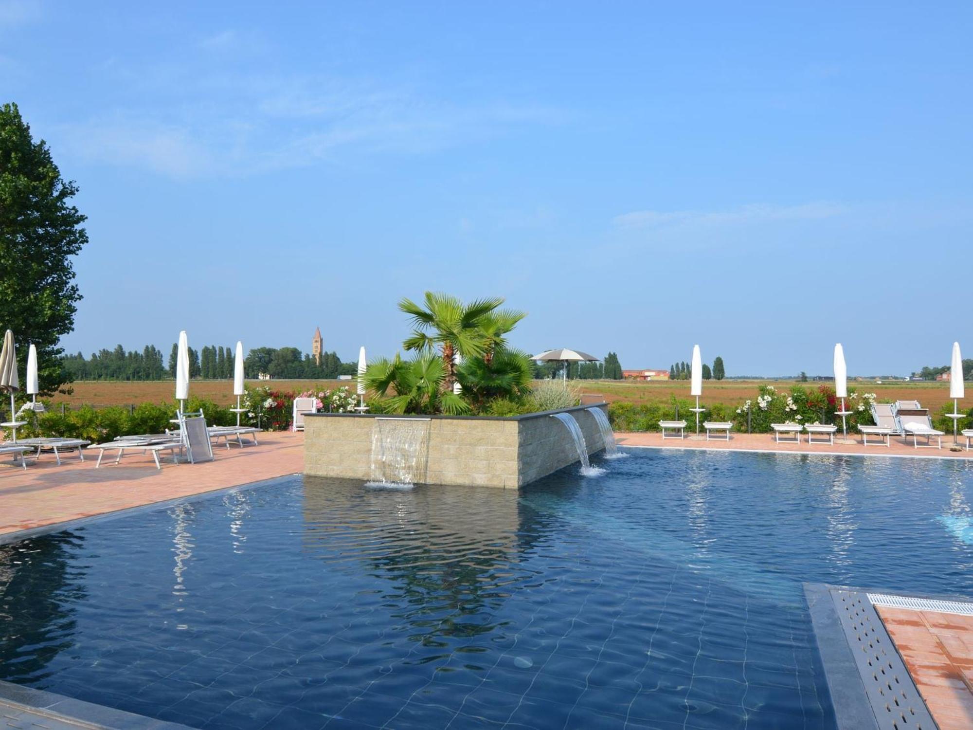 Characteristic Apartment In Codigoro With Pool المظهر الخارجي الصورة