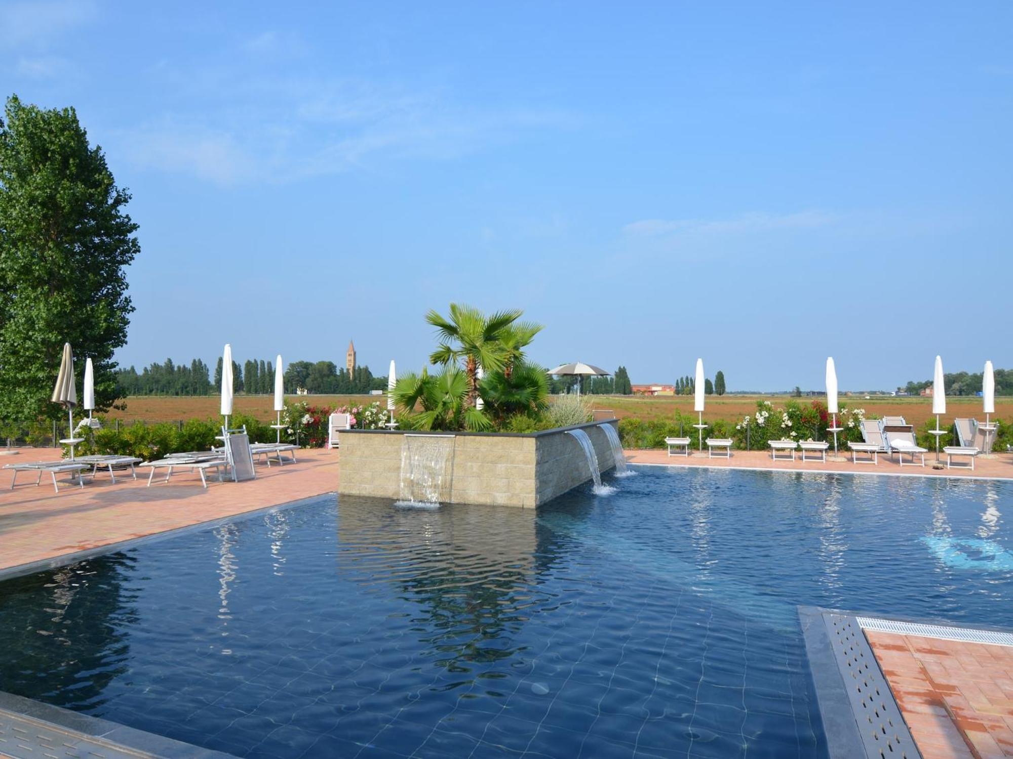 Characteristic Apartment In Codigoro With Pool المظهر الخارجي الصورة