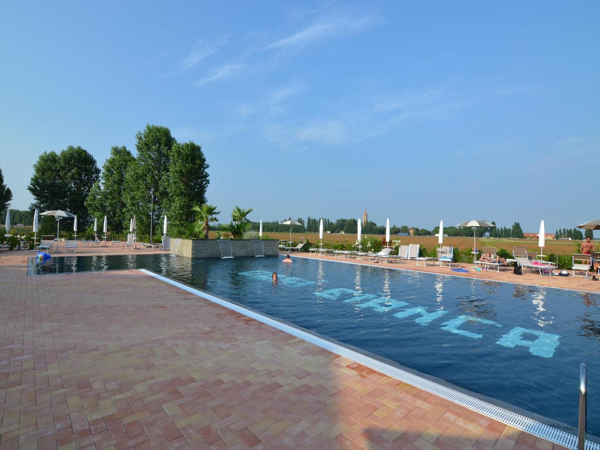 Characteristic Apartment In Codigoro With Pool المظهر الخارجي الصورة